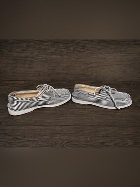 Brand new Sperry Striped Bow-Accent Women’s Casual Boat Shoes - navy & White